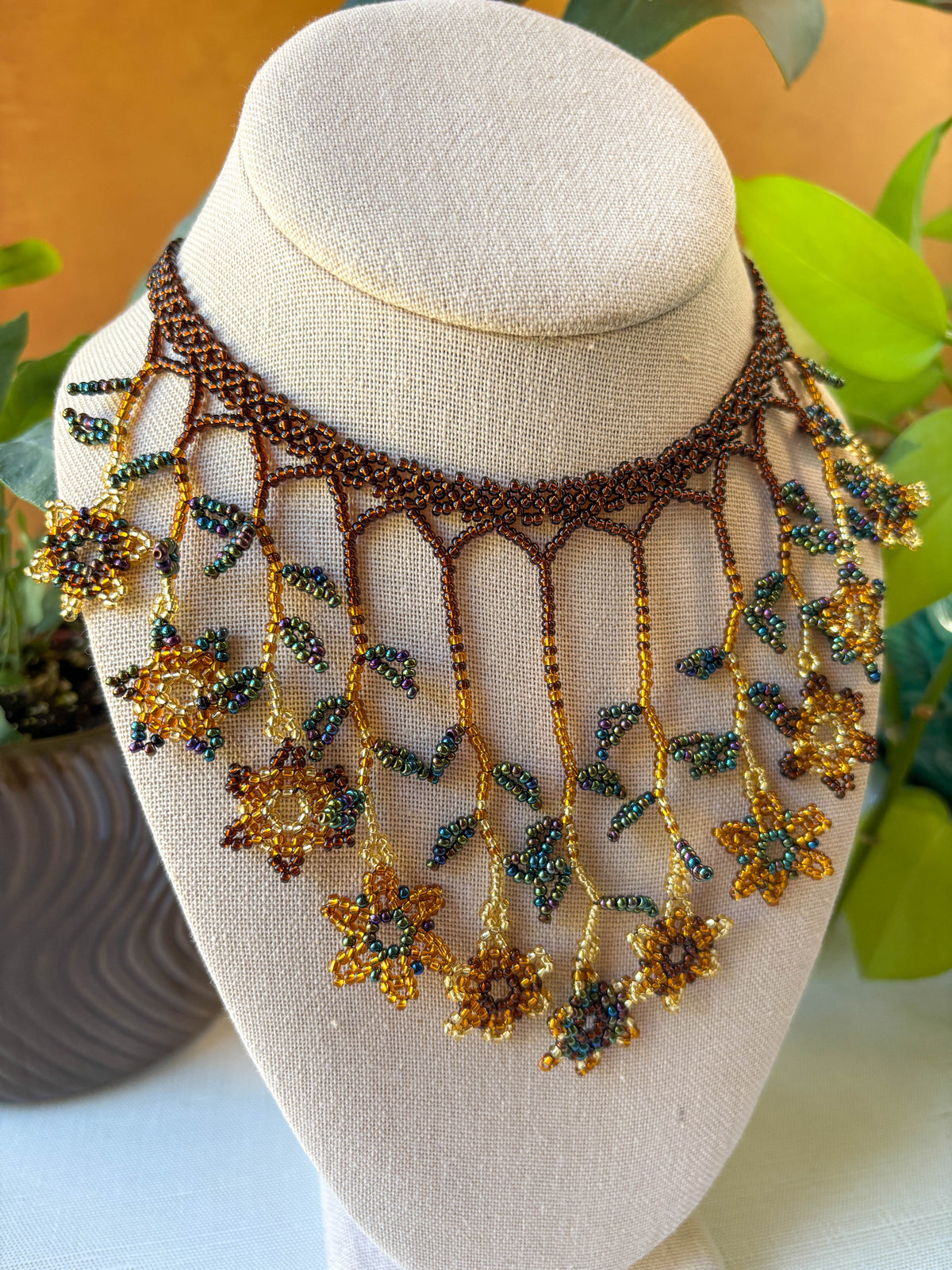 Jardín Bib Necklace