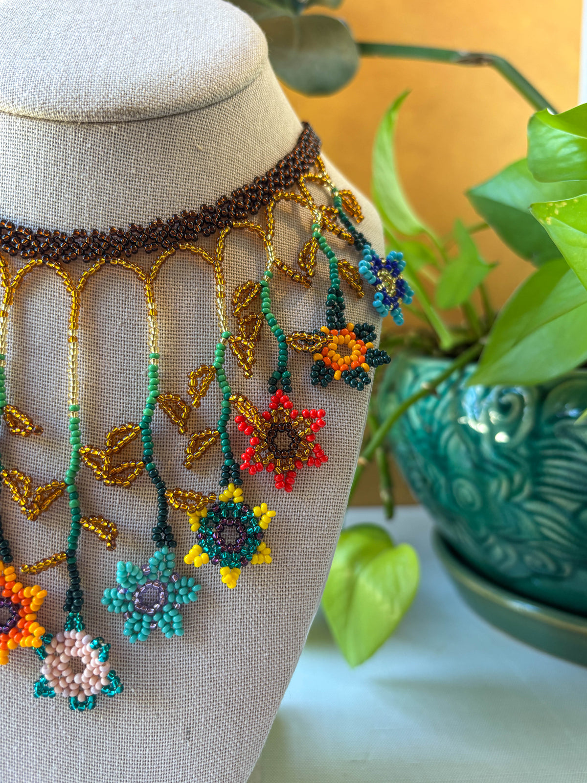 Jardín Bib Necklace