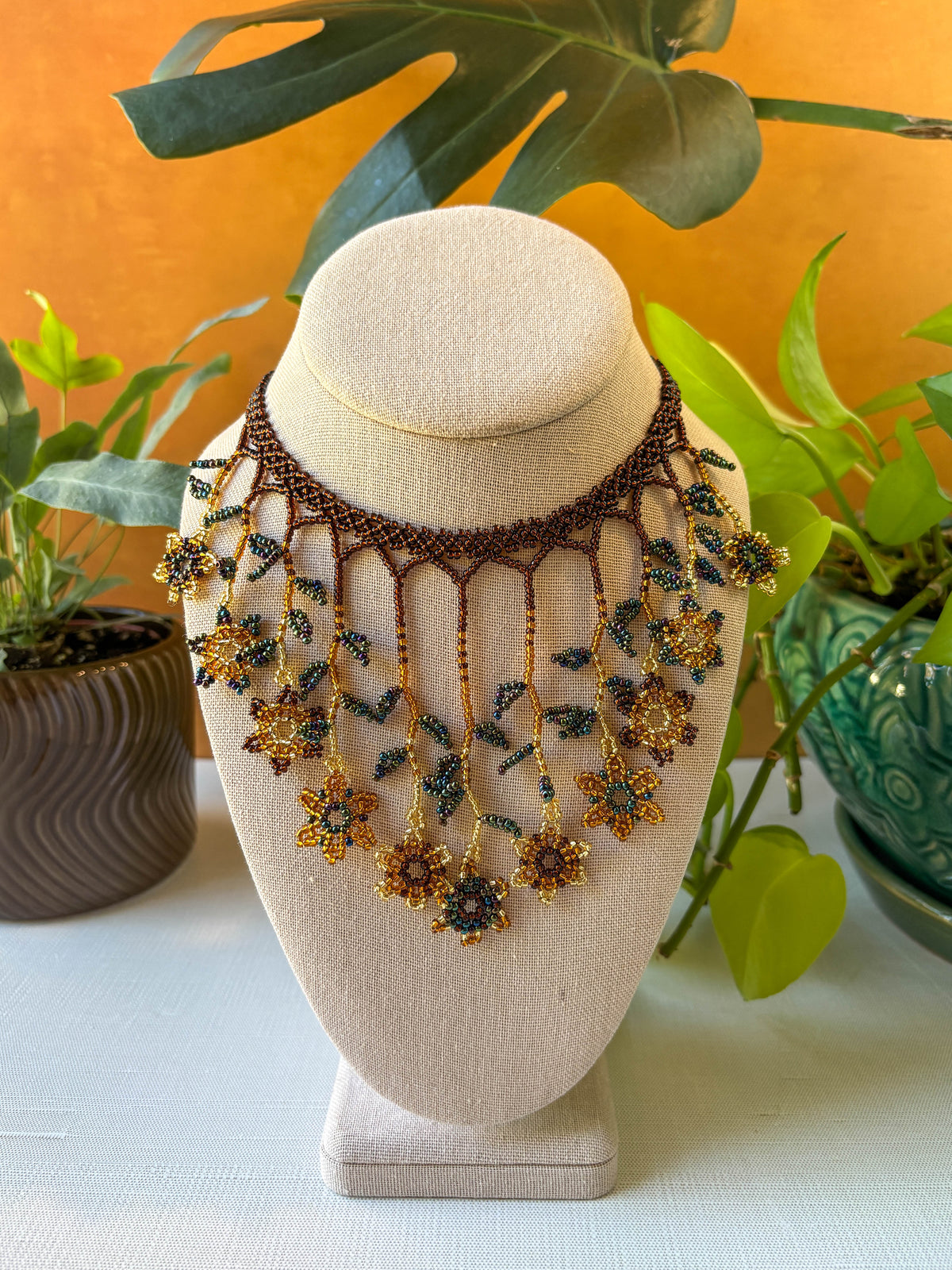 Jardín Bib Necklace